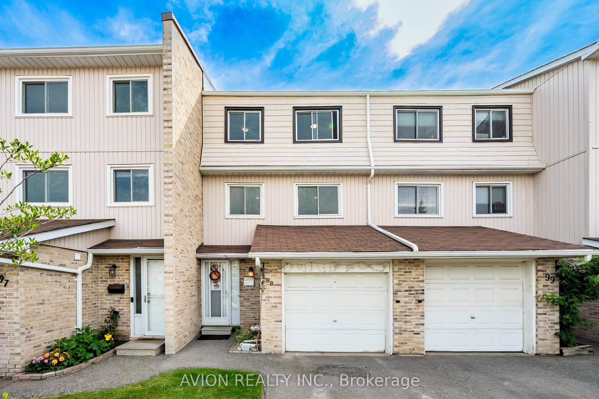 Rosefield Road 98, Pickering, ON L1V 3E3