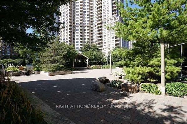 Burnhamthorpe Road W 1408, Mississauga, ON L5B 4P9