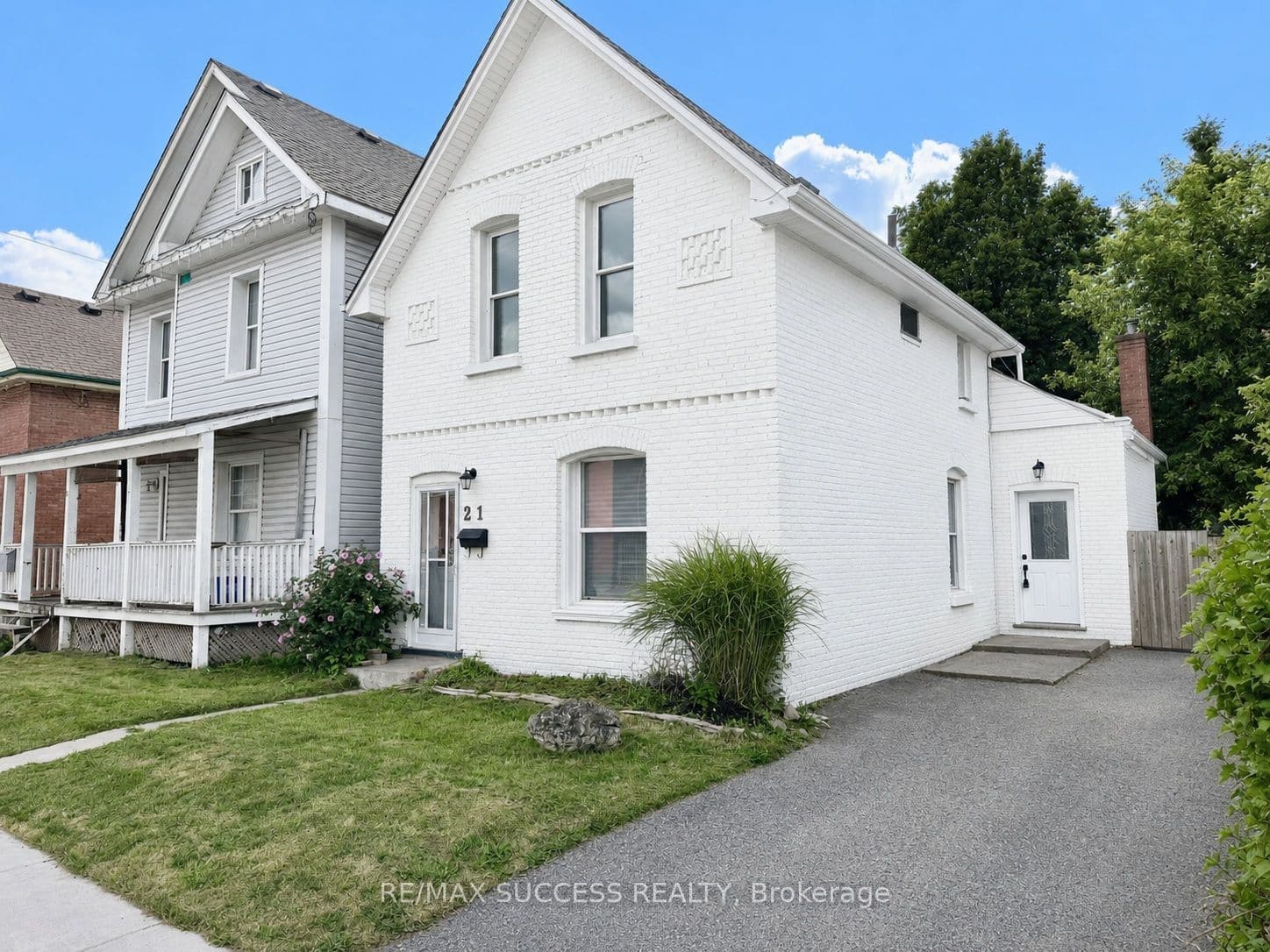 Webling Street, Brantford, ON N3S 2S8