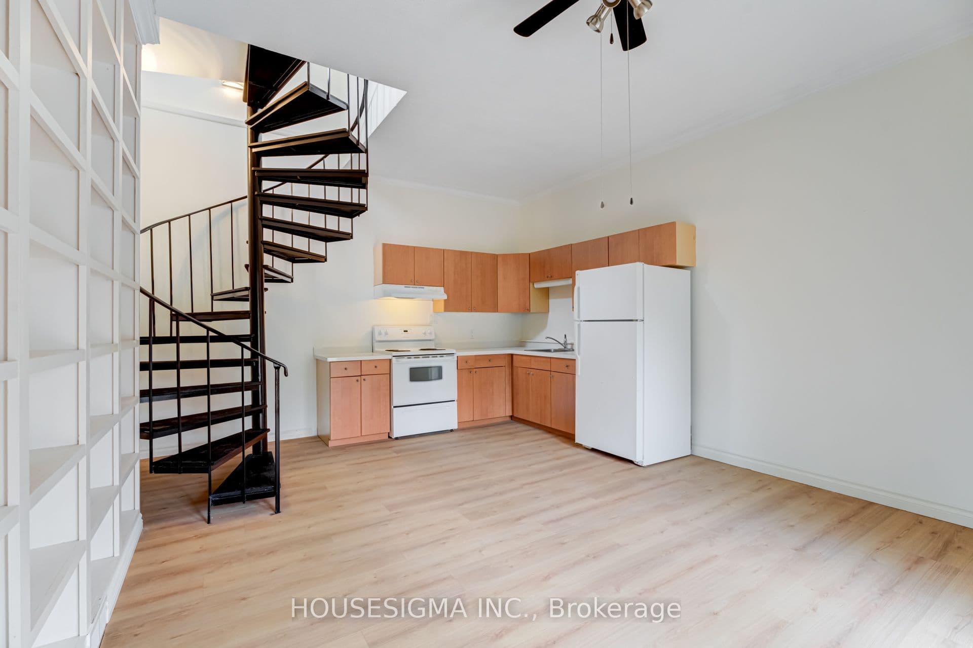 Drury Lane Loft, Barrie, ON L4M 3C6