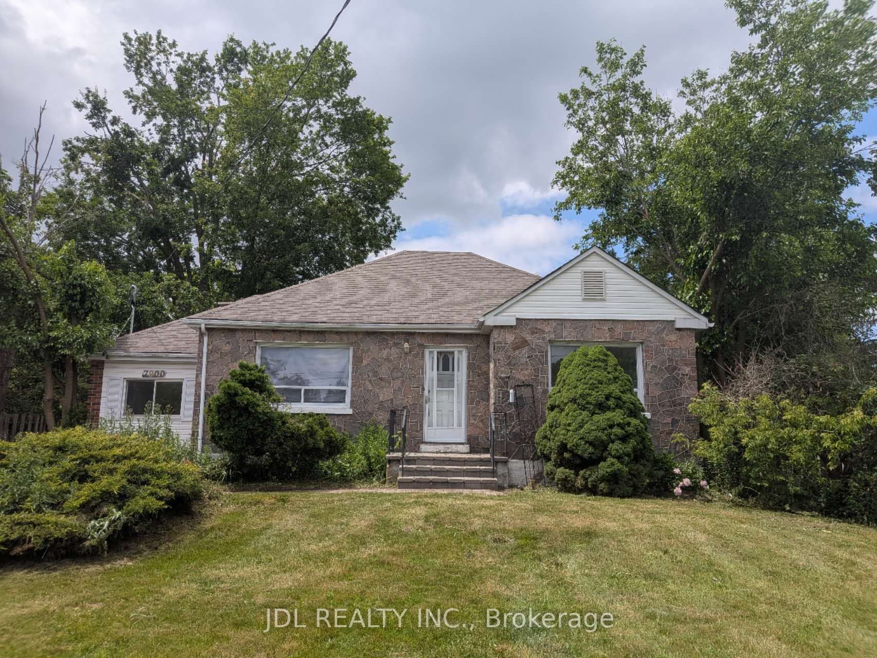 Yonge Street, Innisfil, ON L9S 1A8