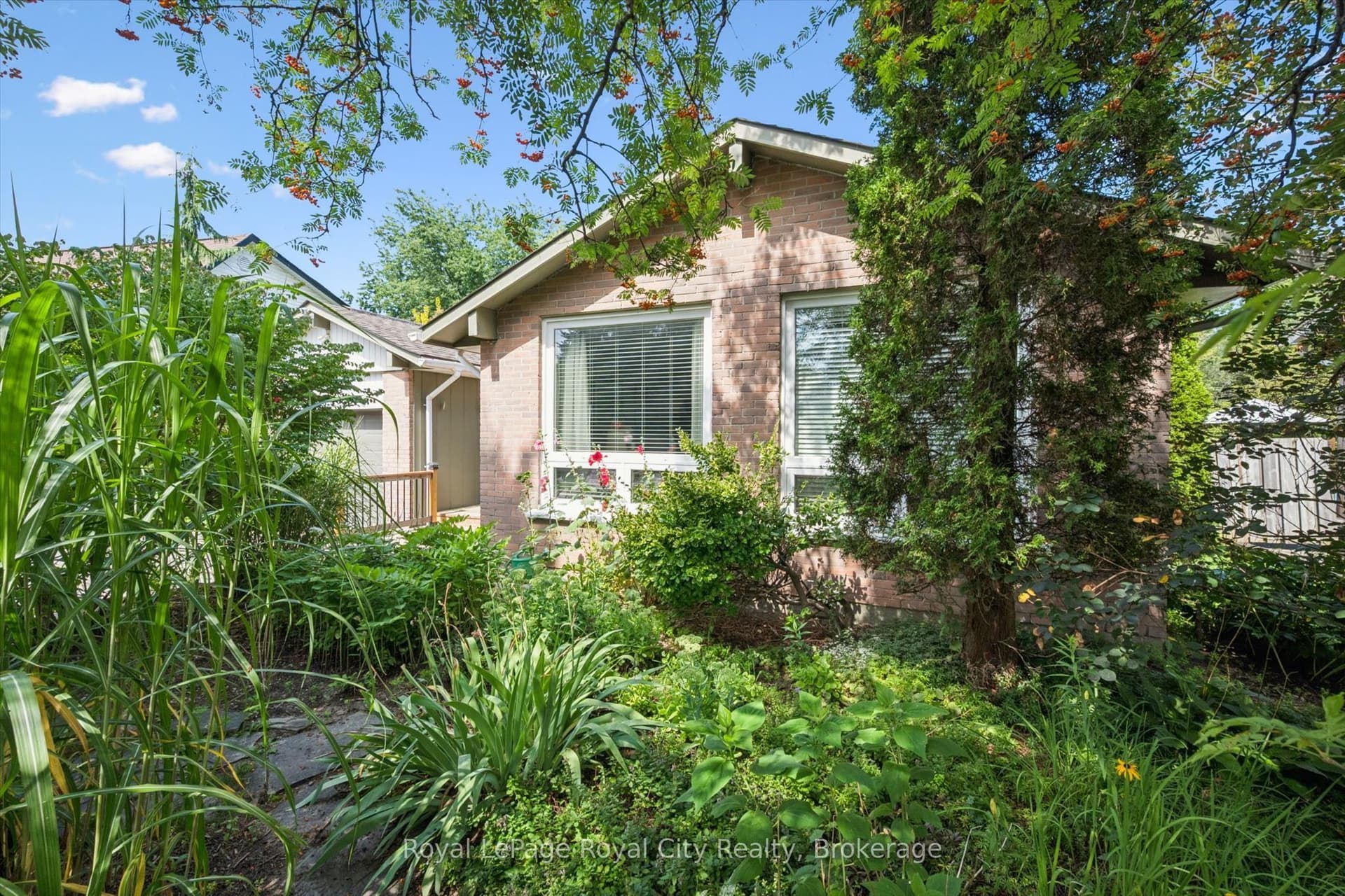 Pondview Crescent, Guelph, ON N1E 3K1