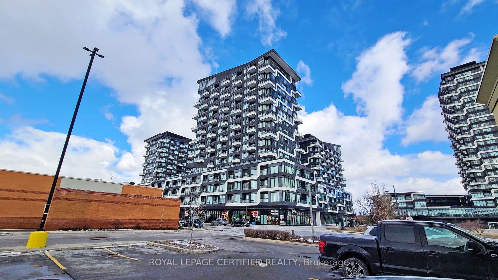 Taunton Road 826, Oakville, ON L6H 3R8