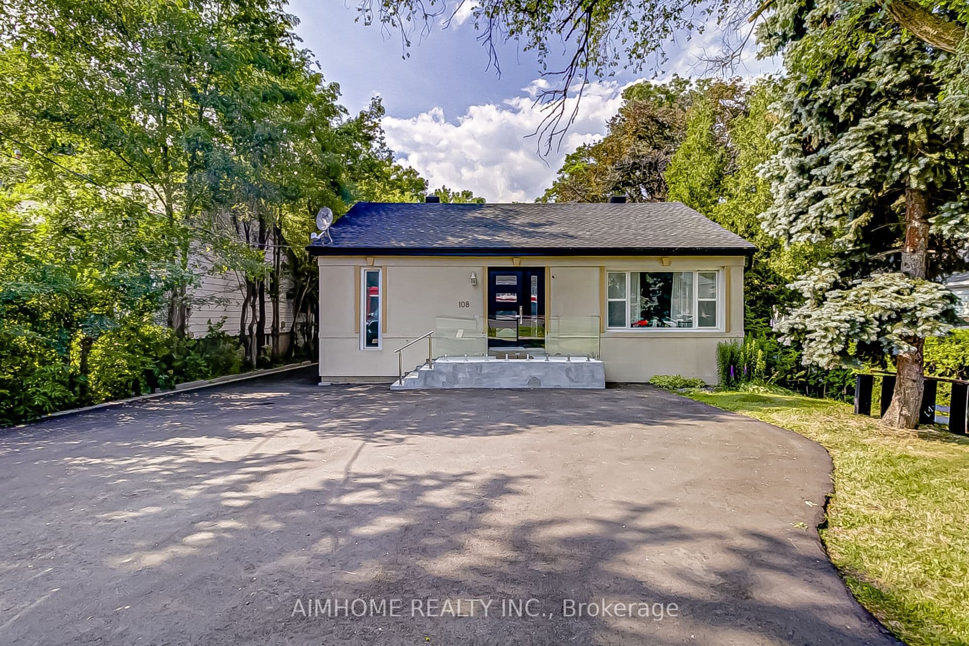 Steeles Avenue E, Markham, ON L3T 1A4