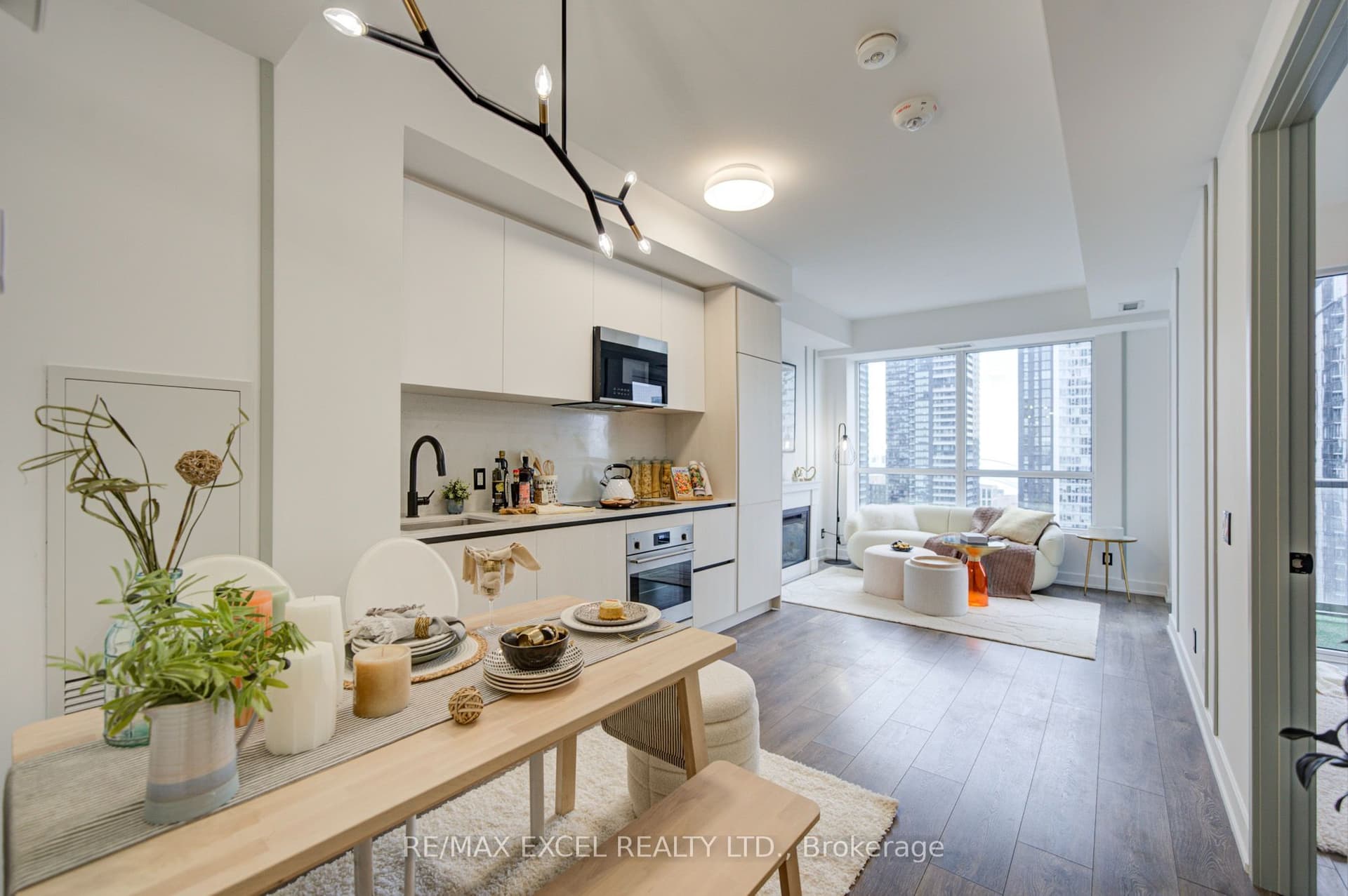 Peter Street 2708, Toronto, ON M5V 0W2