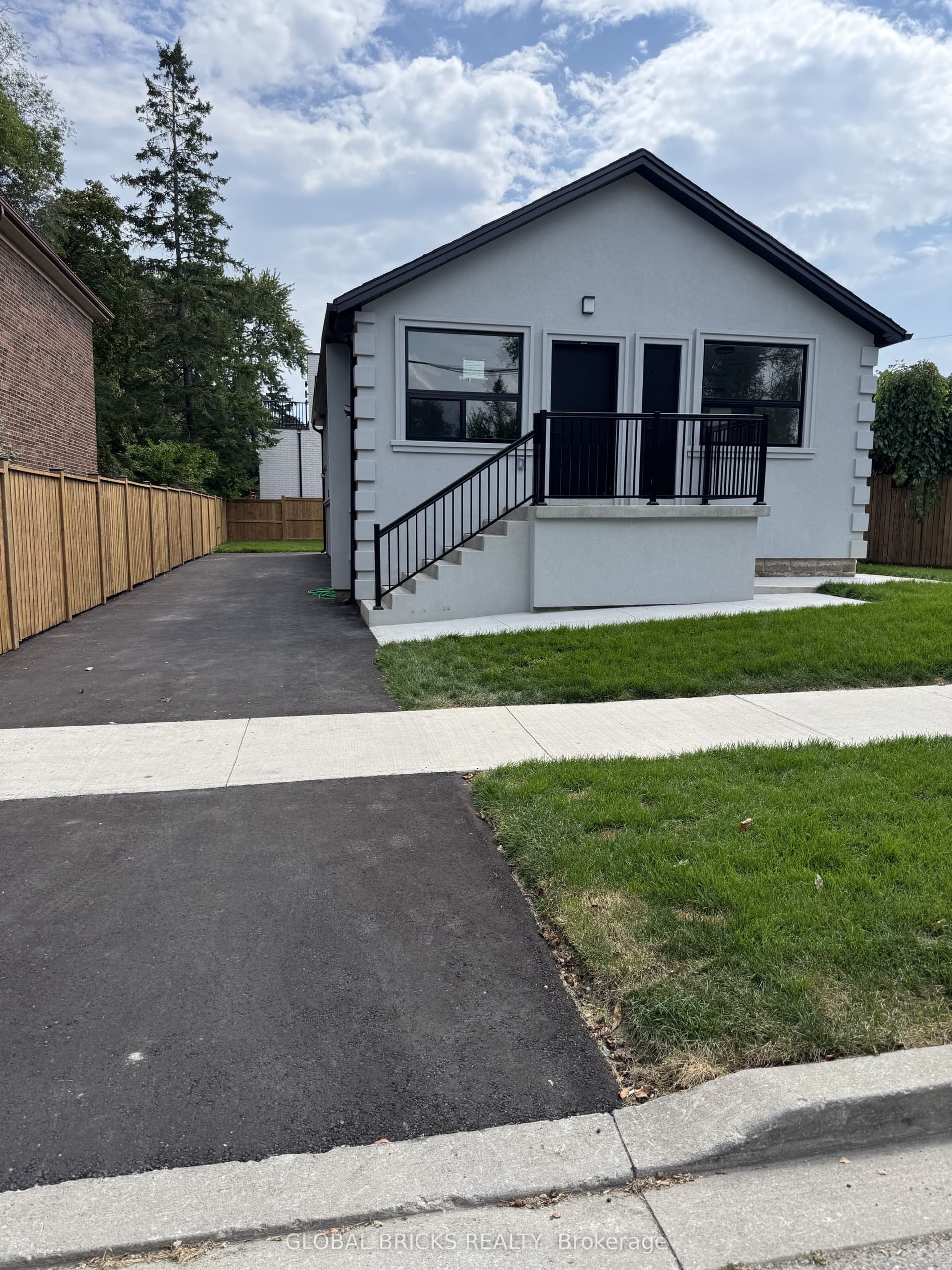 Minerva Avenue Unit 2- Rear Upper, Toronto, ON M1M 1V8