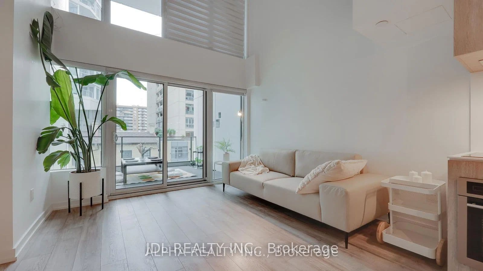 Shuter Street 516, Toronto, ON M5B 0B8