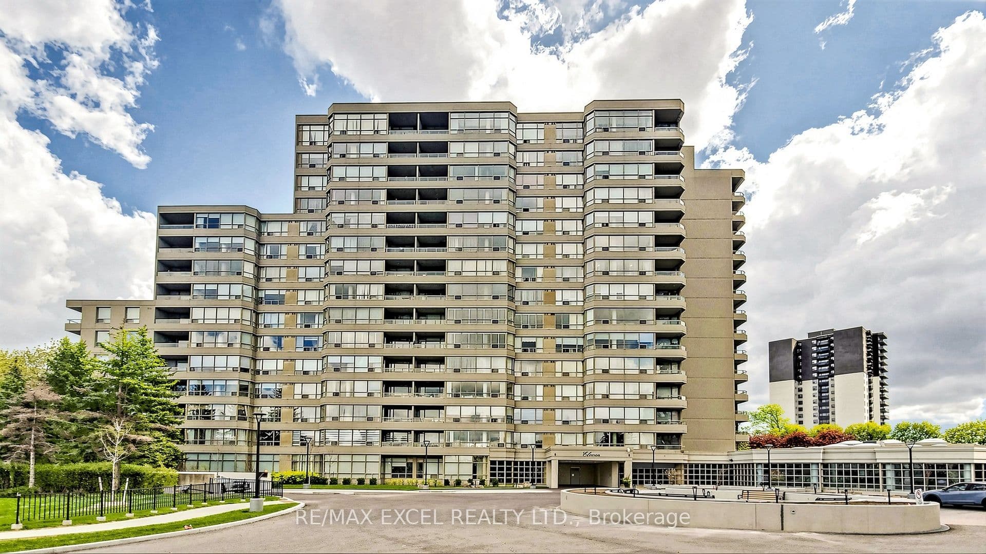 Townsgate Drive 718, Vaughan, ON L4J 8G4