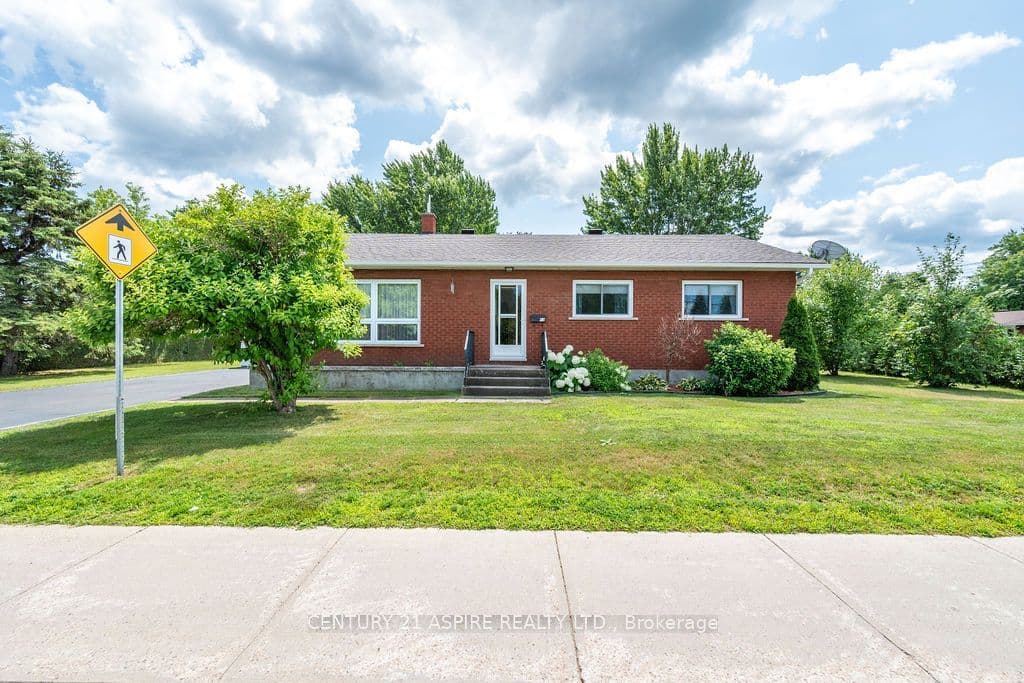 Herman Street, Petawawa, ON K8H 1W1