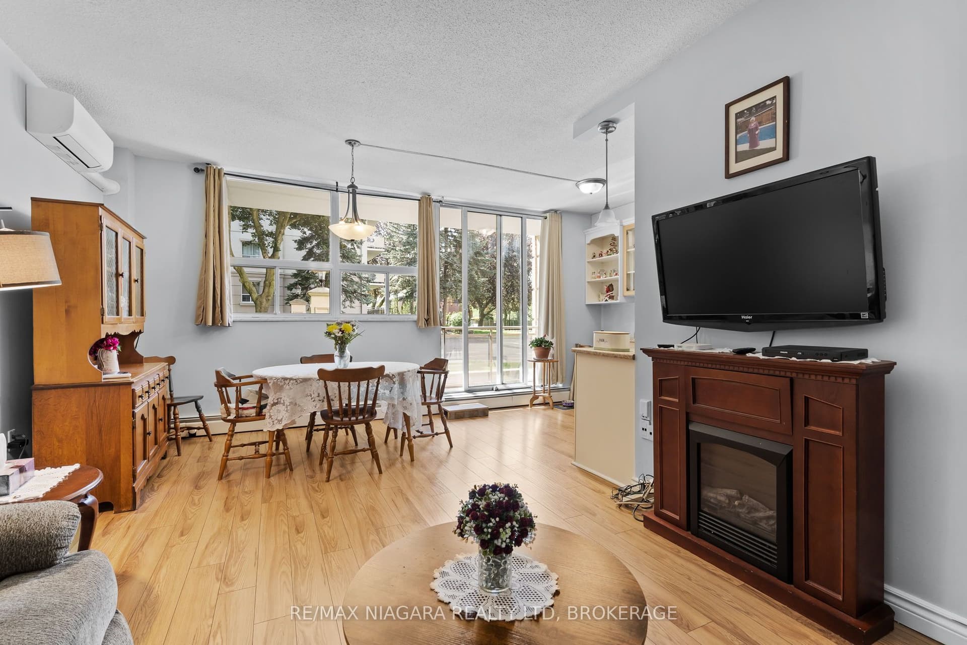 Huggins Street 107, Niagara Falls, ON L2J 1H1