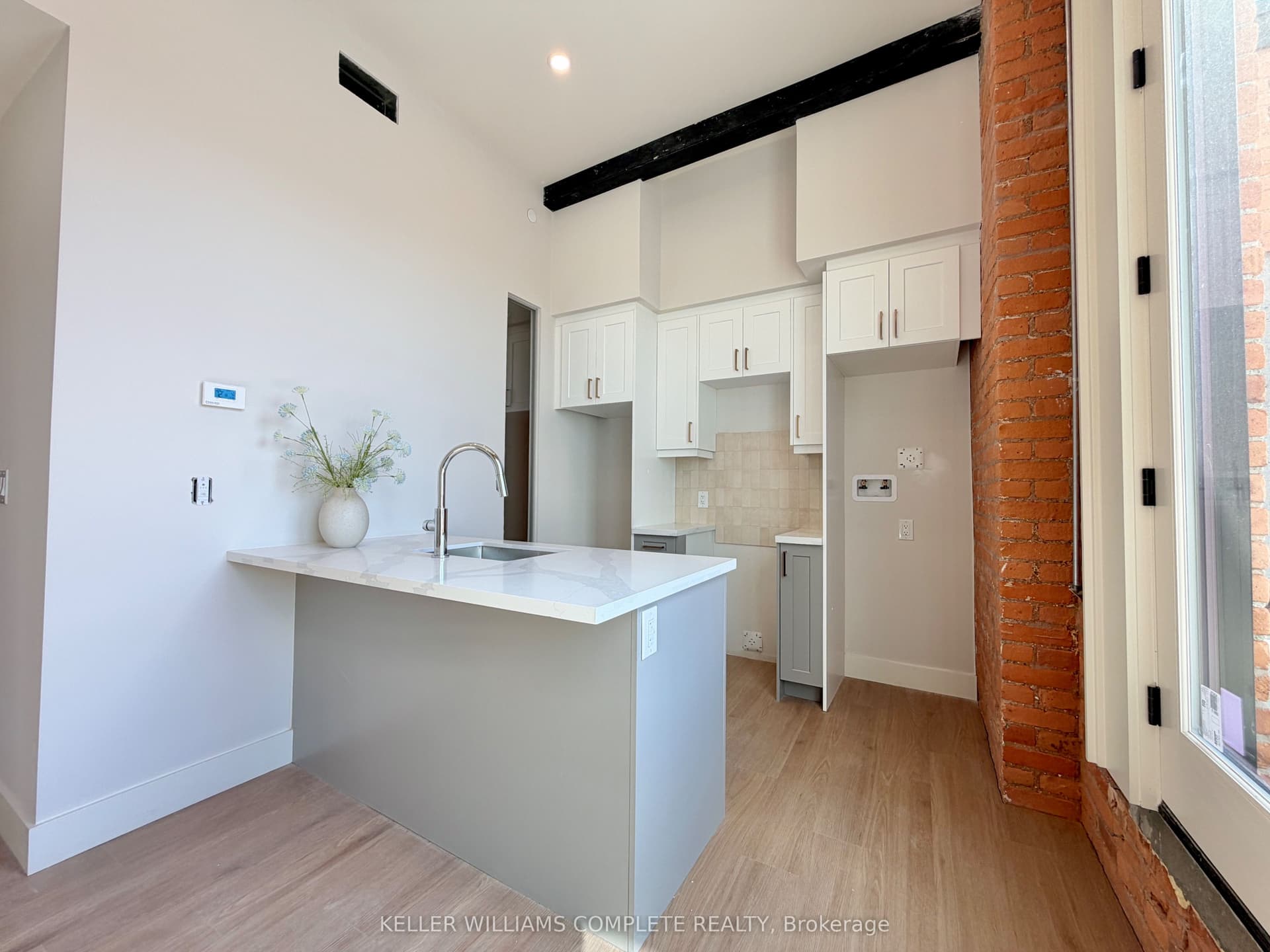 York Boulevard 411, Hamilton, ON L8R 0A2