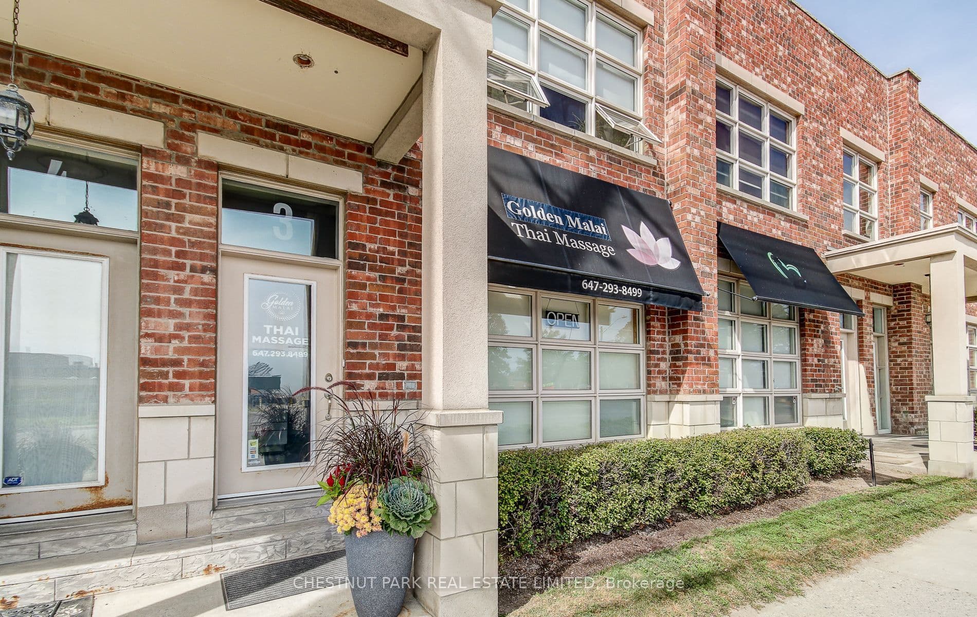 Lakeshore Road E 3, Mississauga, ON L5E 1E2