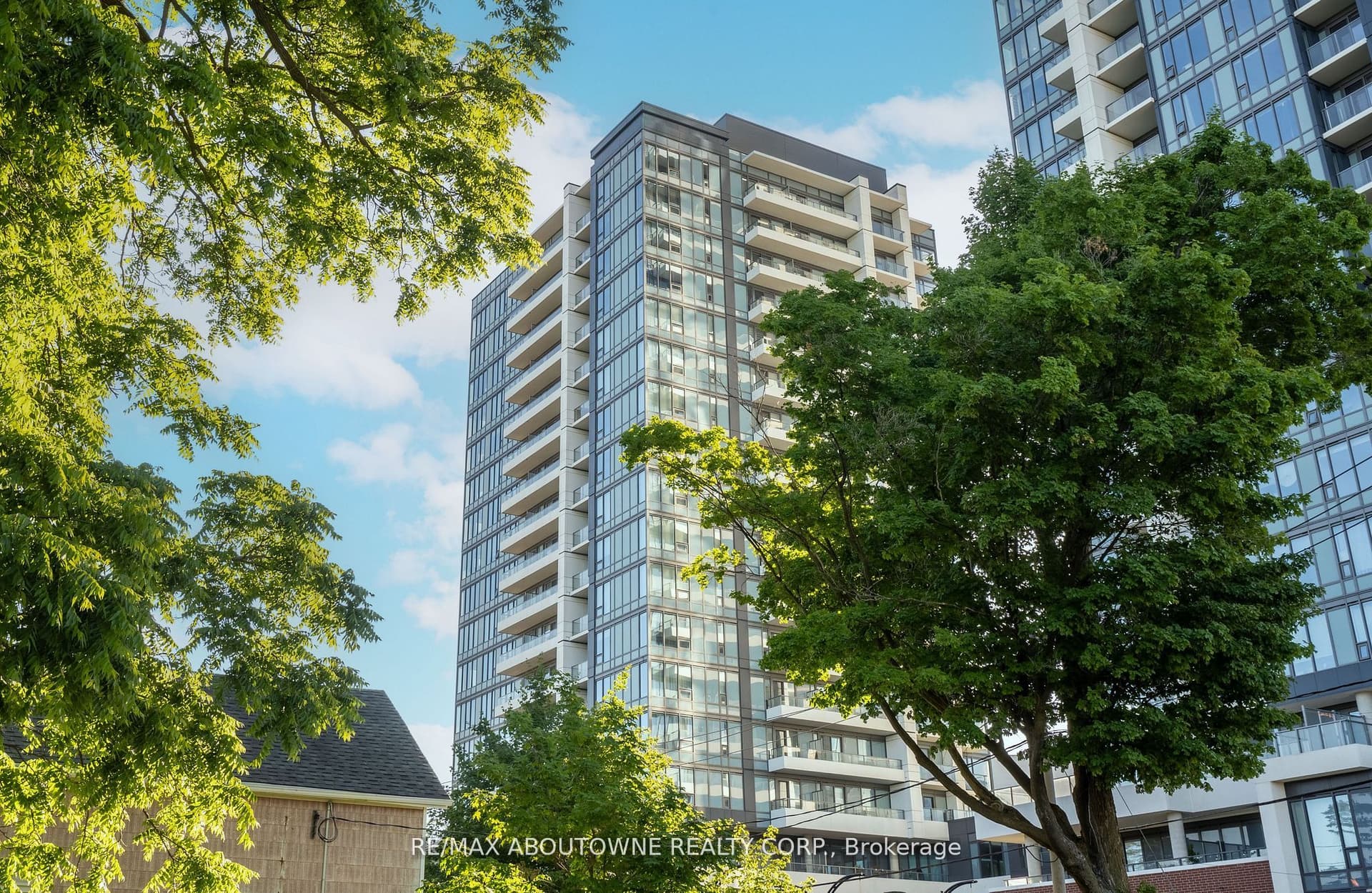 Wellington Street S 1407, Kitchener, ON N2G 0E3