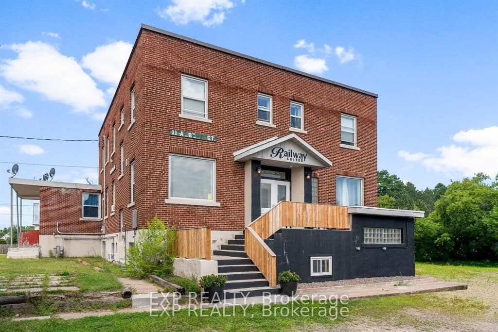 Albert Street, Laurentian Hills, ON K0J 1J0