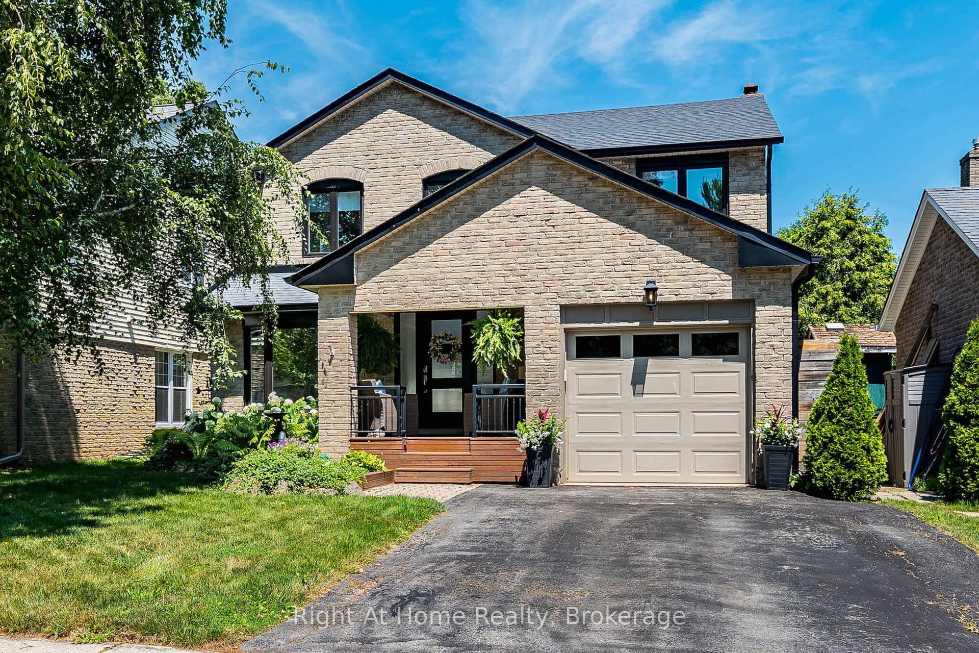 Victoria Street, Oakville, ON L6L 5T5