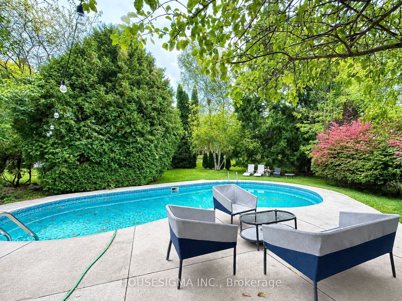 Lees Lane, Oakville, ON L6L 4S4