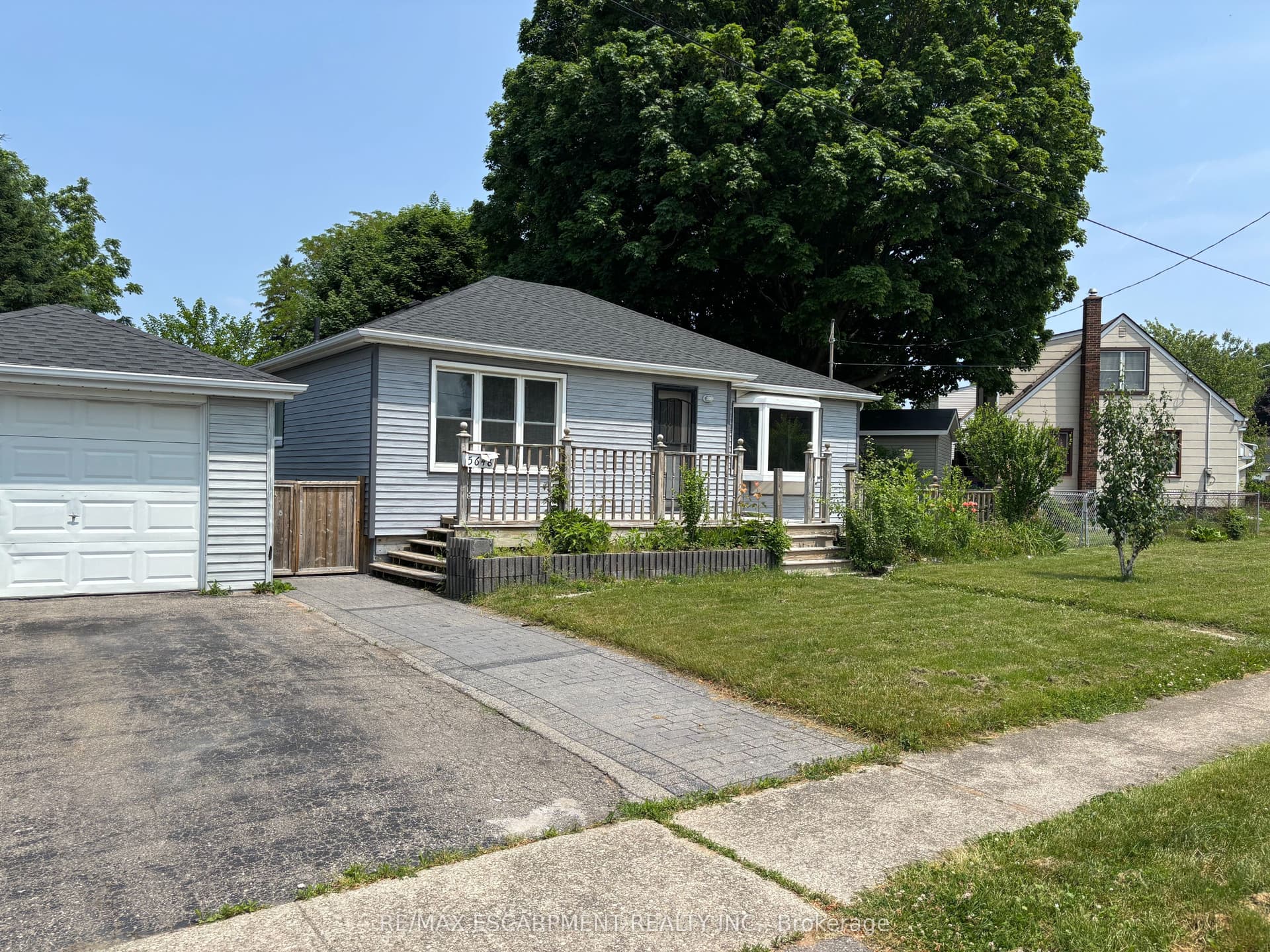 Royal Manor Drive UPPER, Niagara Falls, ON L2G 1E8