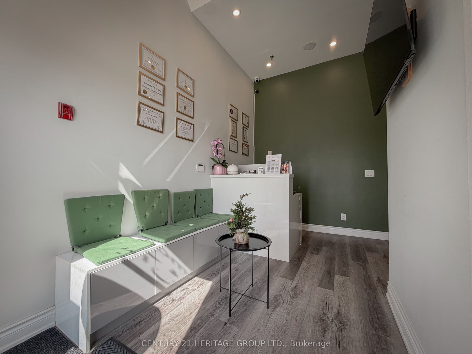 Yonge Street 208, Richmond Hill, ON L4C 8S7