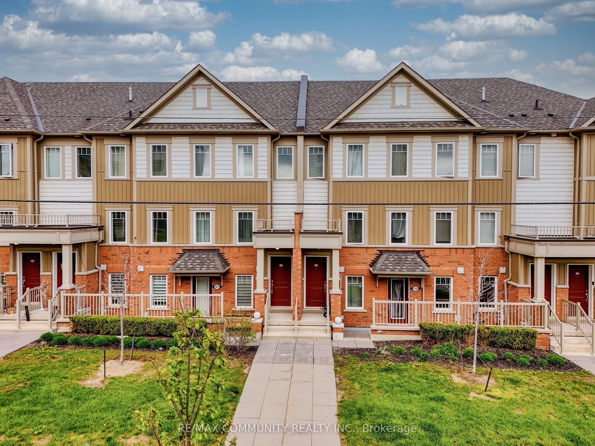 Hill Rise Court 128, Oshawa, ON L1L 0M6