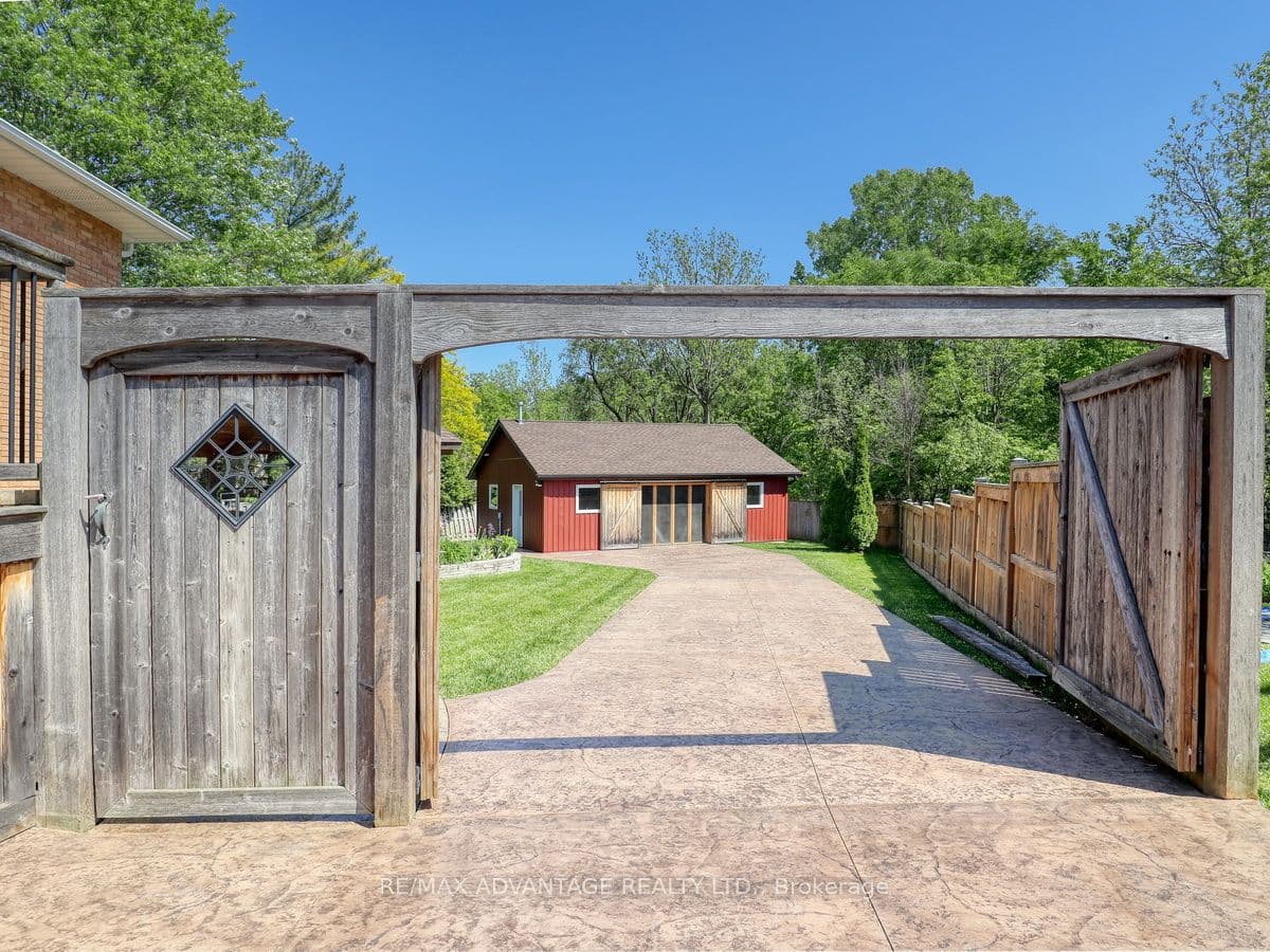 Lynngate Grove, London South, ON N6K 3S7