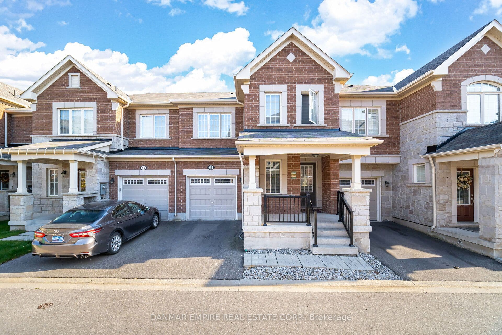 Asleton Boulevard S 39, Milton, ON L9T 9L6