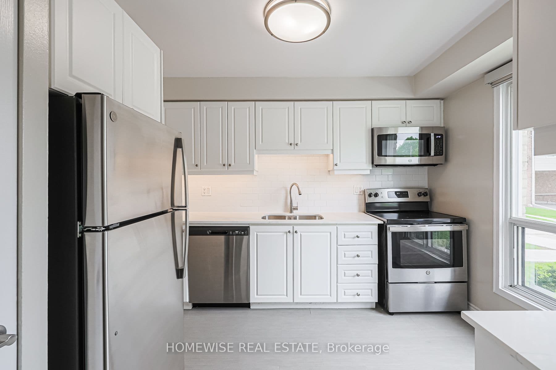 Waverly Street N 25, Oshawa, ON L1J 5Y4