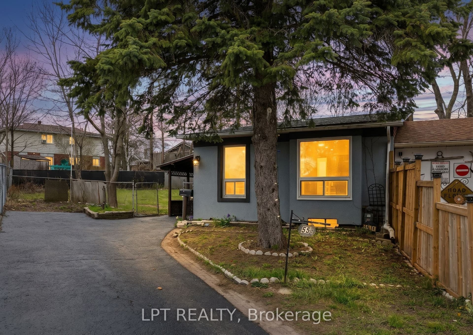 Chaucer Crescent, Barrie, ON L4N 4T8