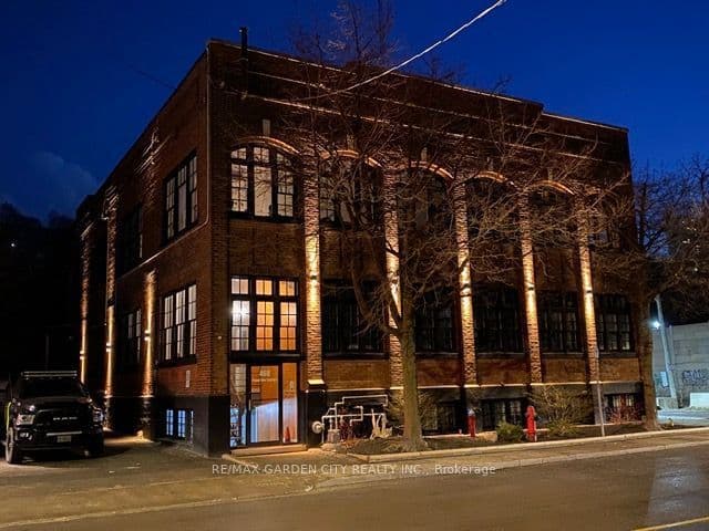 Cumberland Avenue LOFT, Hamilton, ON L8M 3M5