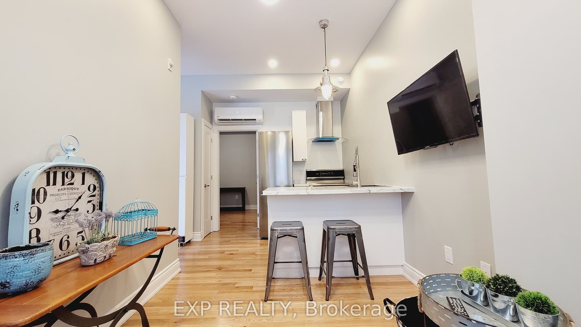 James Street 101, Ottawa Centre, ON K1R 5M4