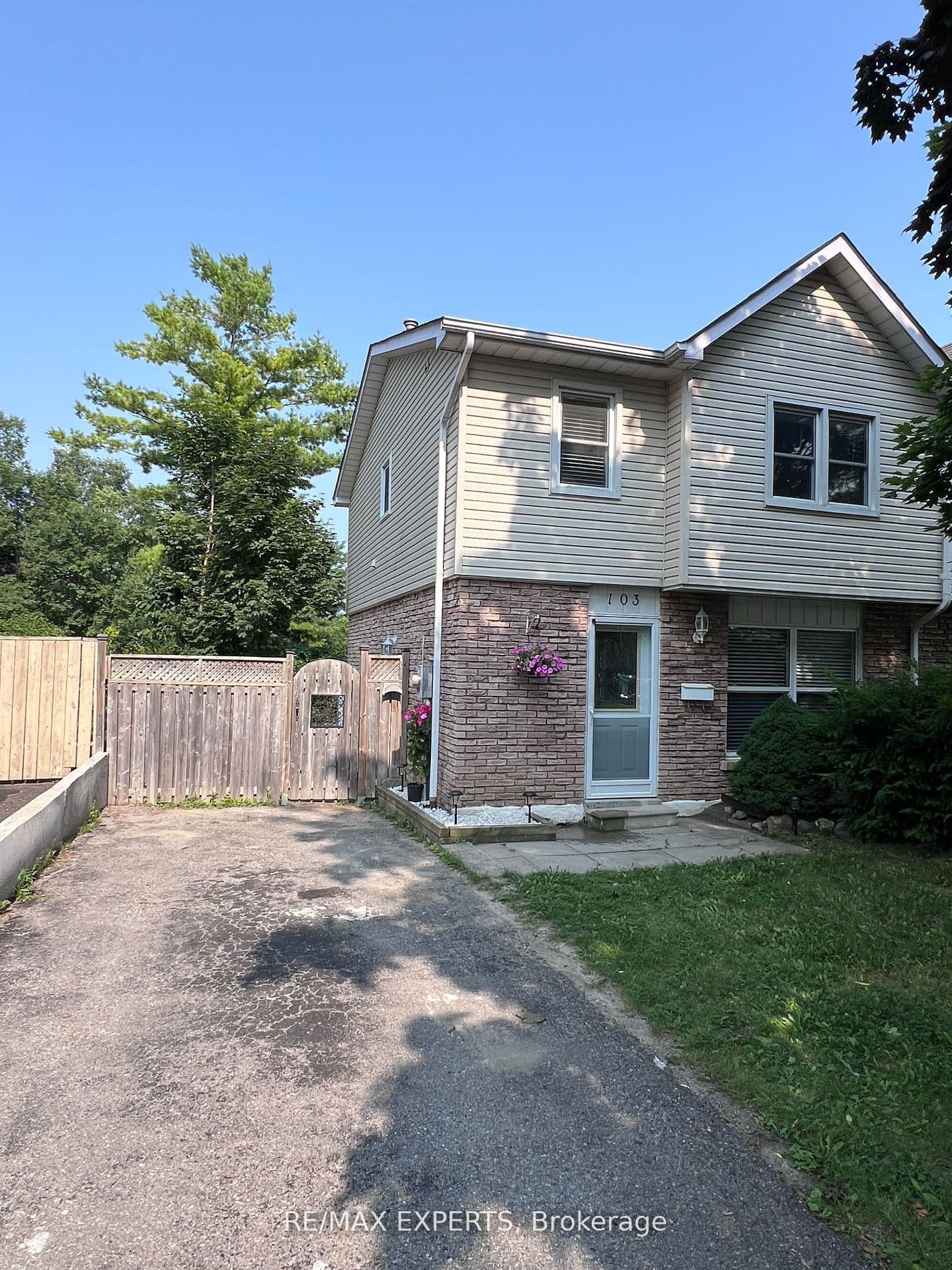 Guthrie Crescent, Whitby, ON L1P 1A6