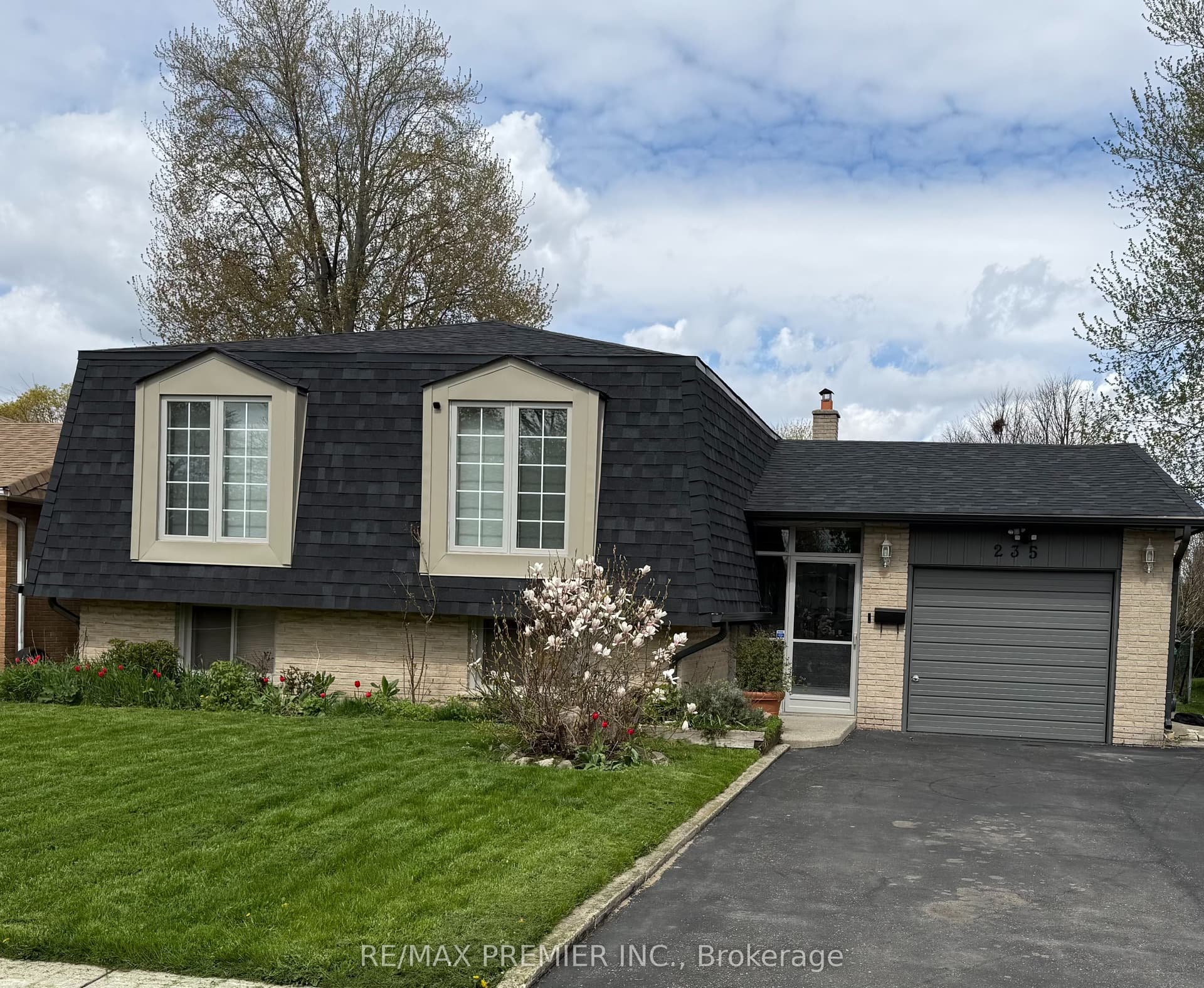 Louis Drive, Mississauga, ON L5B 1Z1