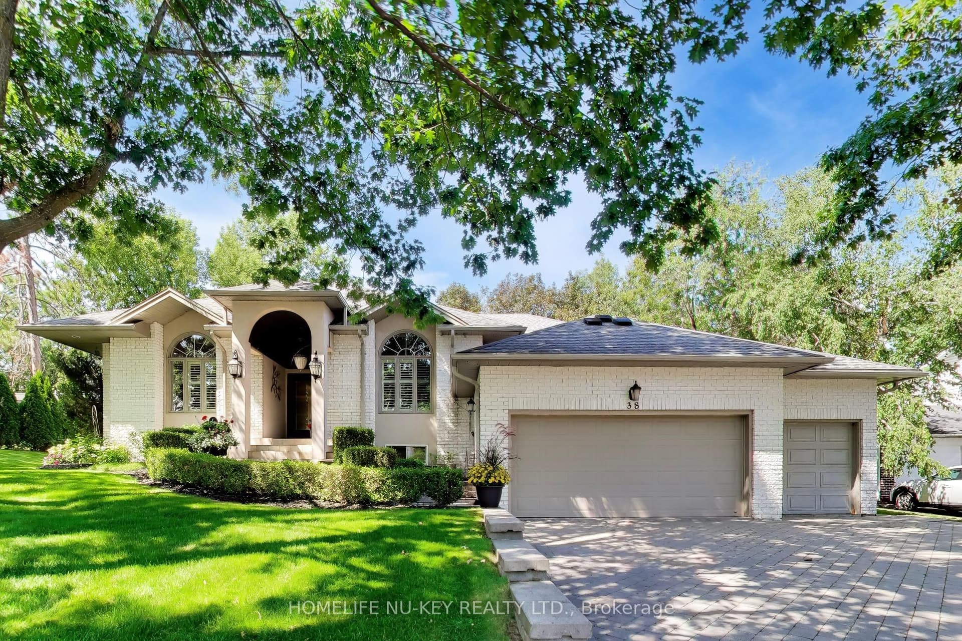 CASTLE Drive, Barrie, ON L4N 1R1