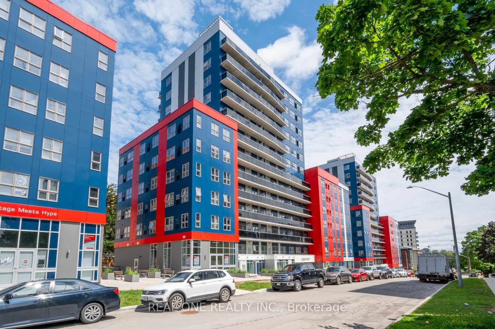 Sunview Street 287, Waterloo, ON N2L 3V9