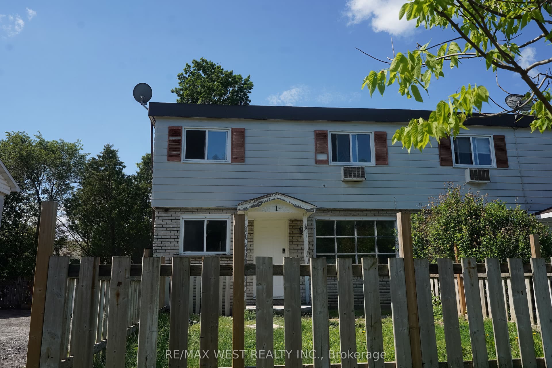 Brenda Court 1, Brantford, ON N3R 2L8