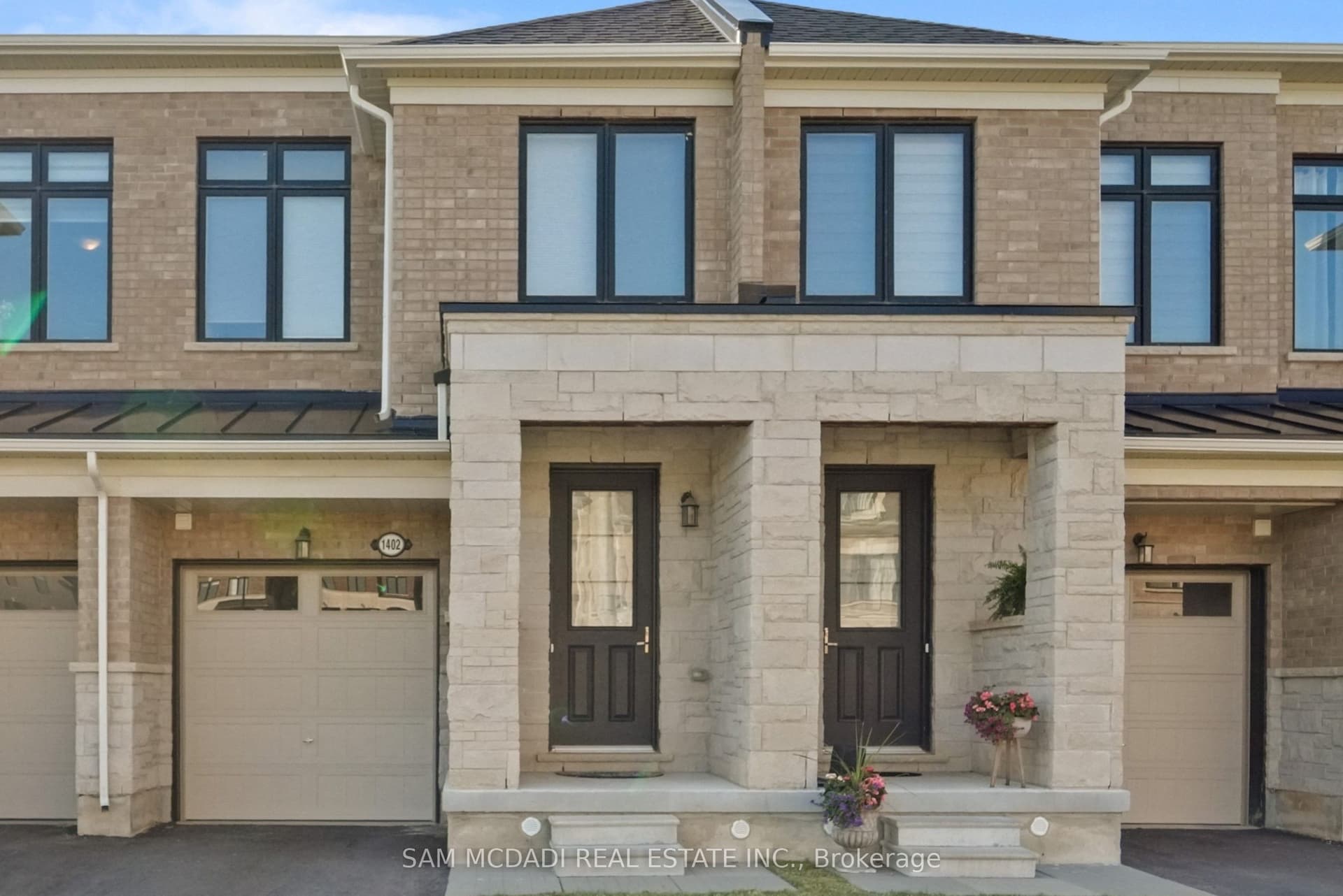 Almonte Drive, Burlington, ON L7P 0V8