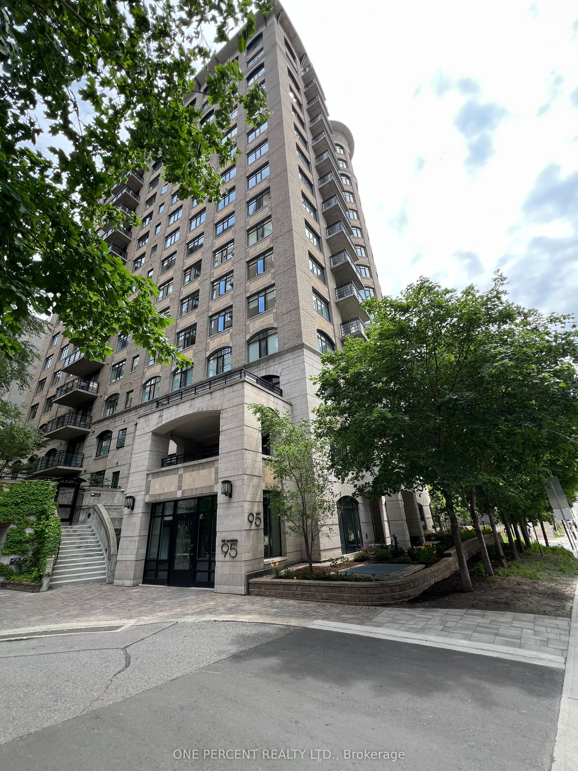 Bronson Avenue 1603, Ottawa Centre, ON K1R 1E2