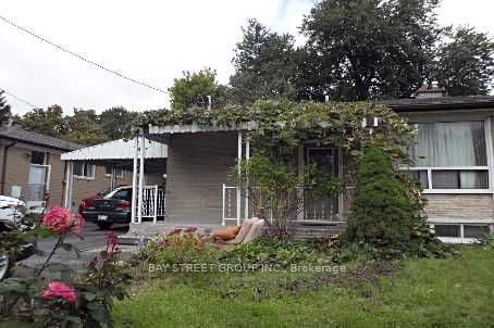 Beechy Drive Main, Richmond Hill, ON L4C 2X6