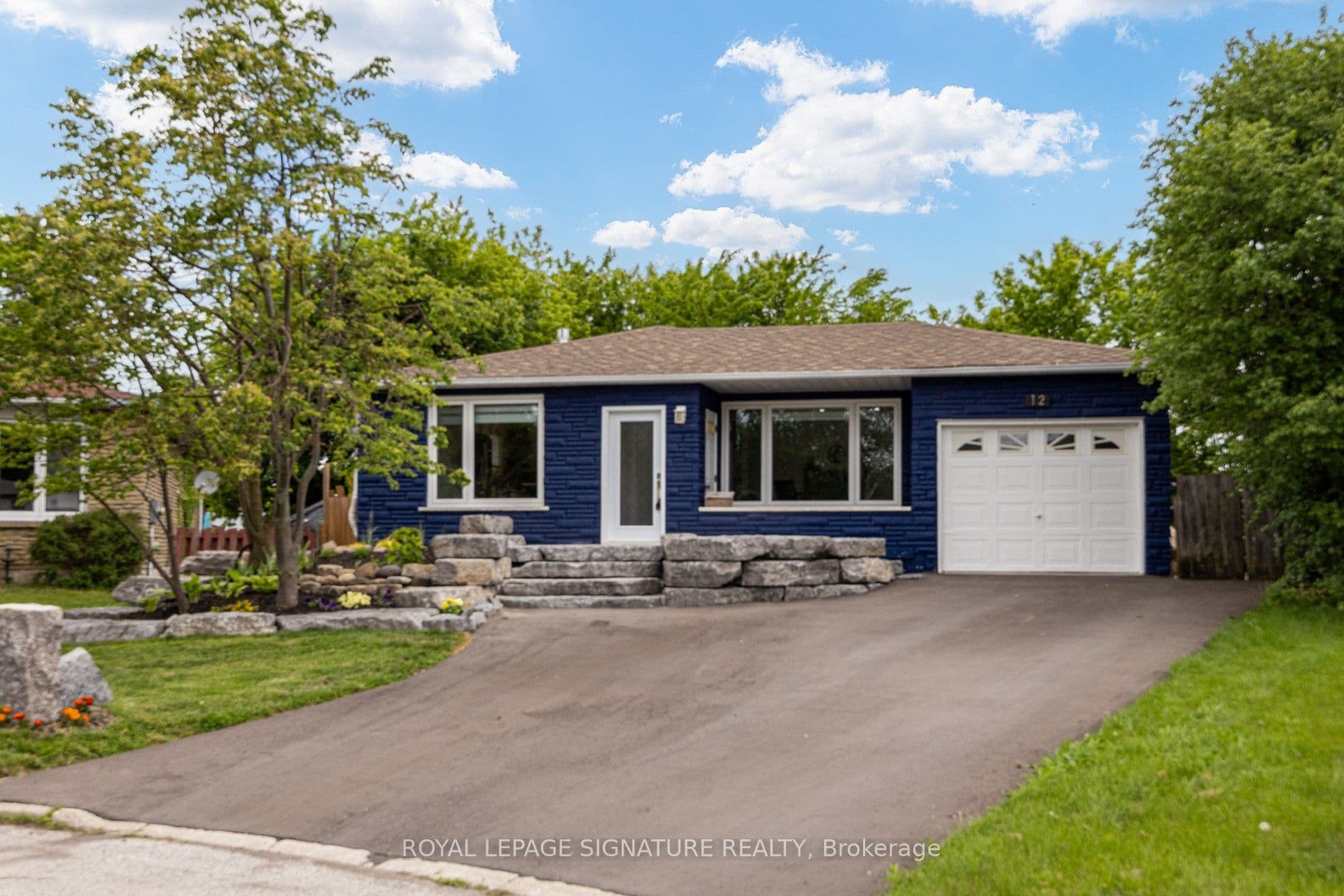 Kinnison Court, Ajax, ON L1S 1K5