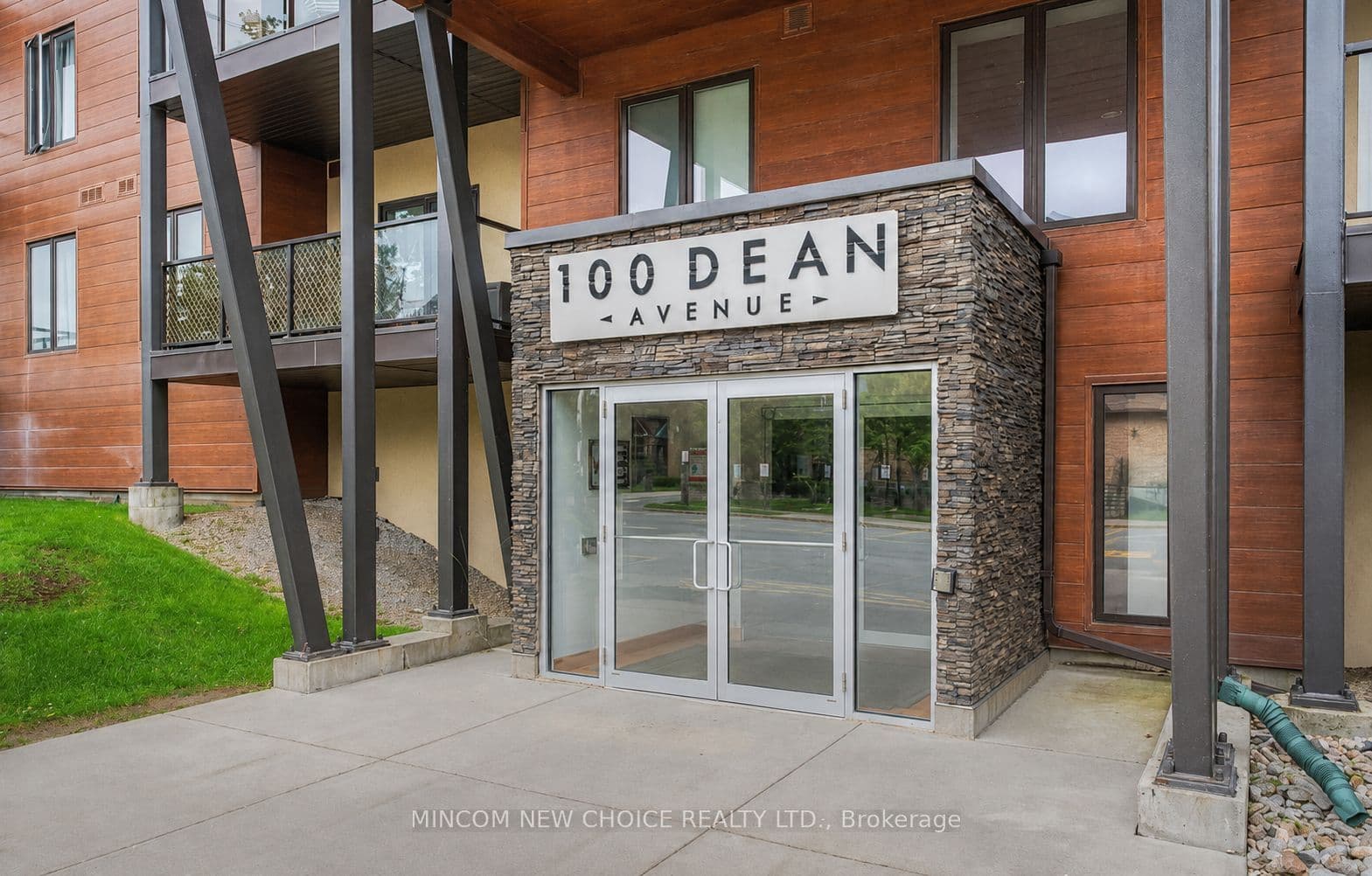 Dean Avenue 414, Barrie, ON L4N 0V4