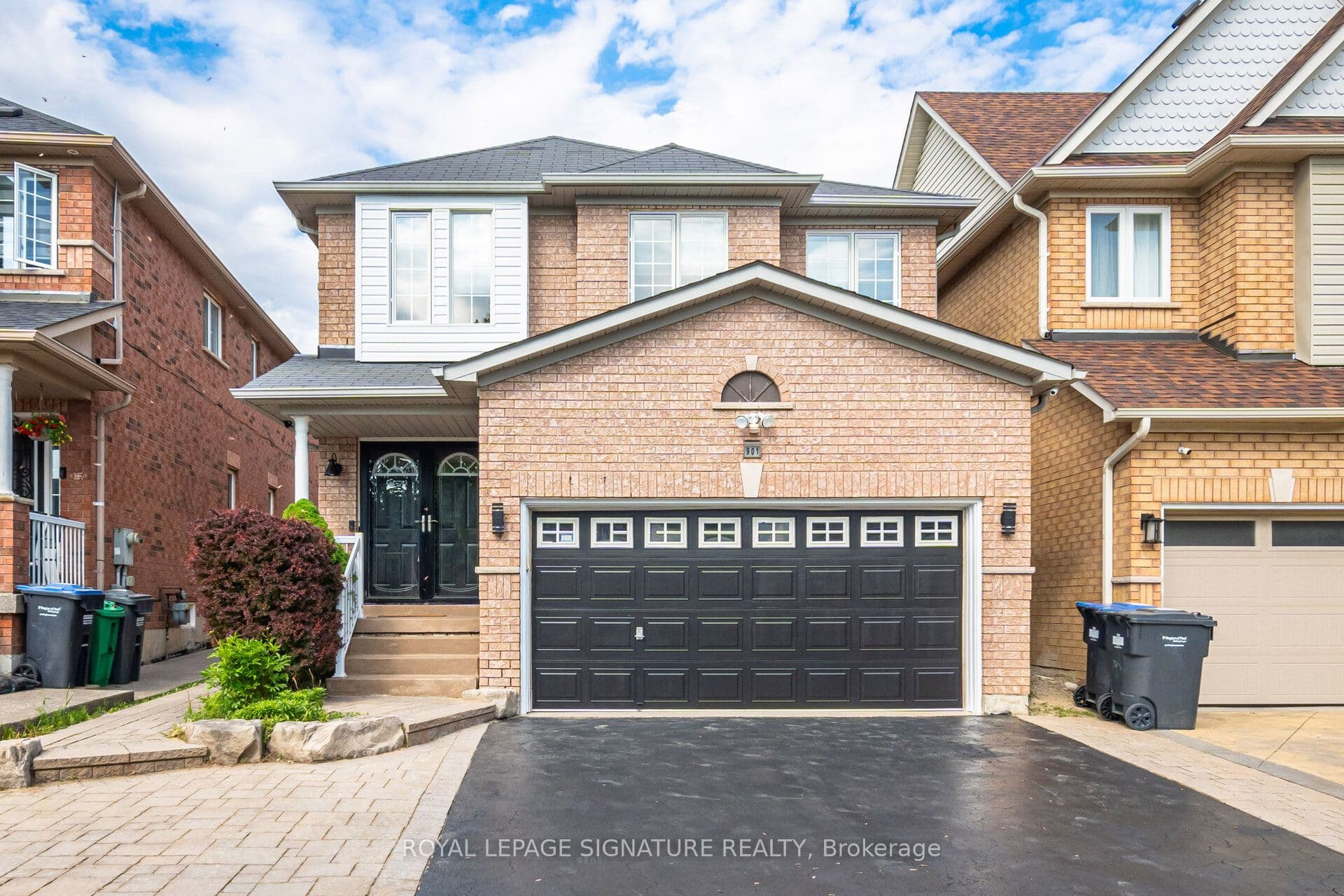 Knotty Pine Grove, Mississauga, ON L5W 1J9