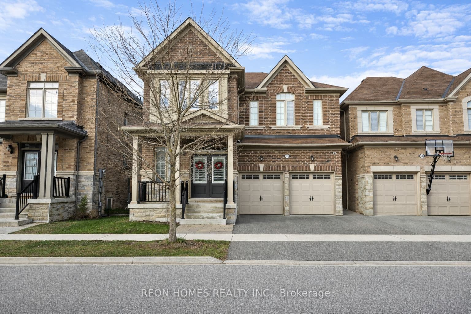 Saffron Drive, Pickering, ON L1X 0E2