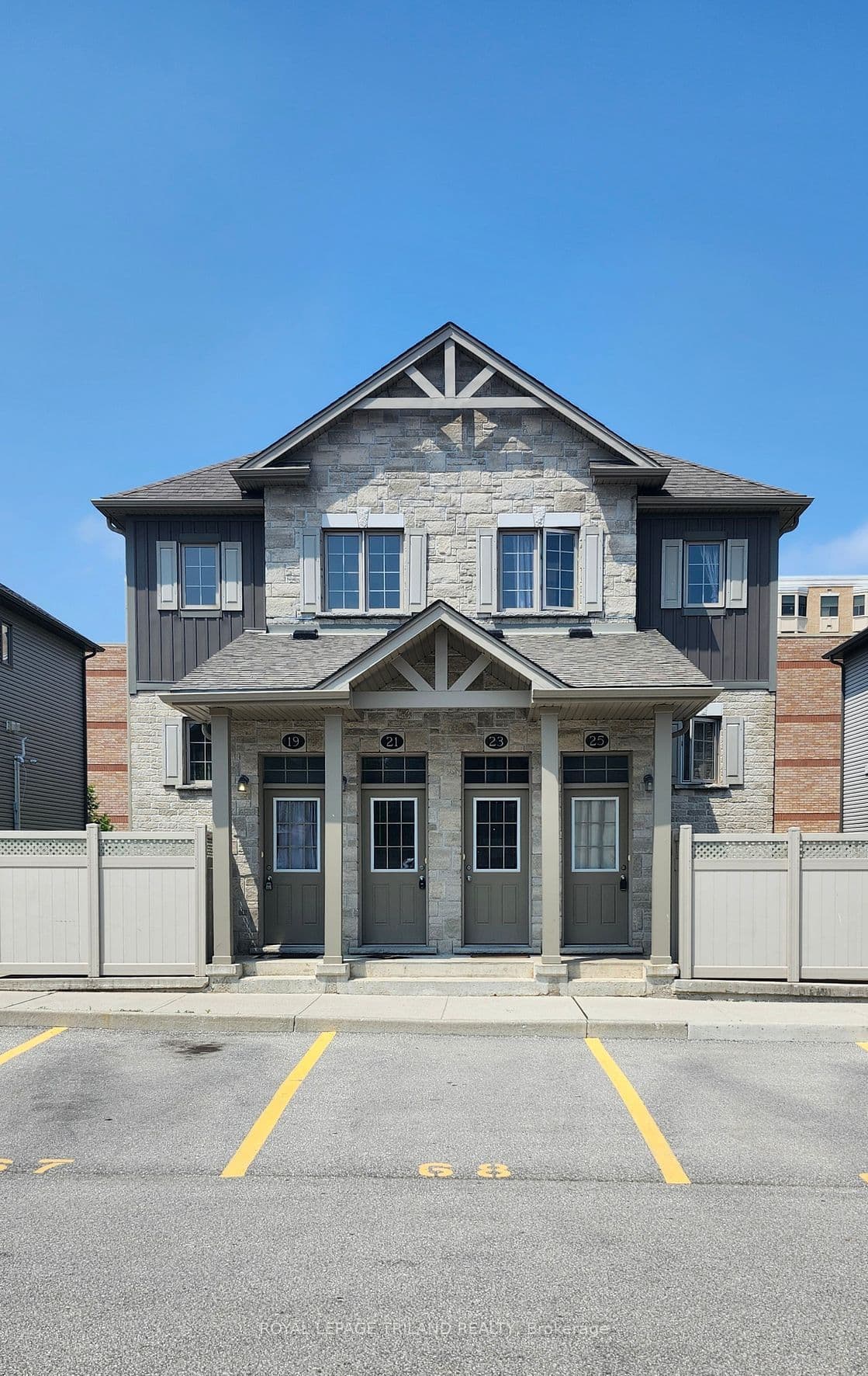 Singleton Avenue 25, London South, ON N6L 0C7