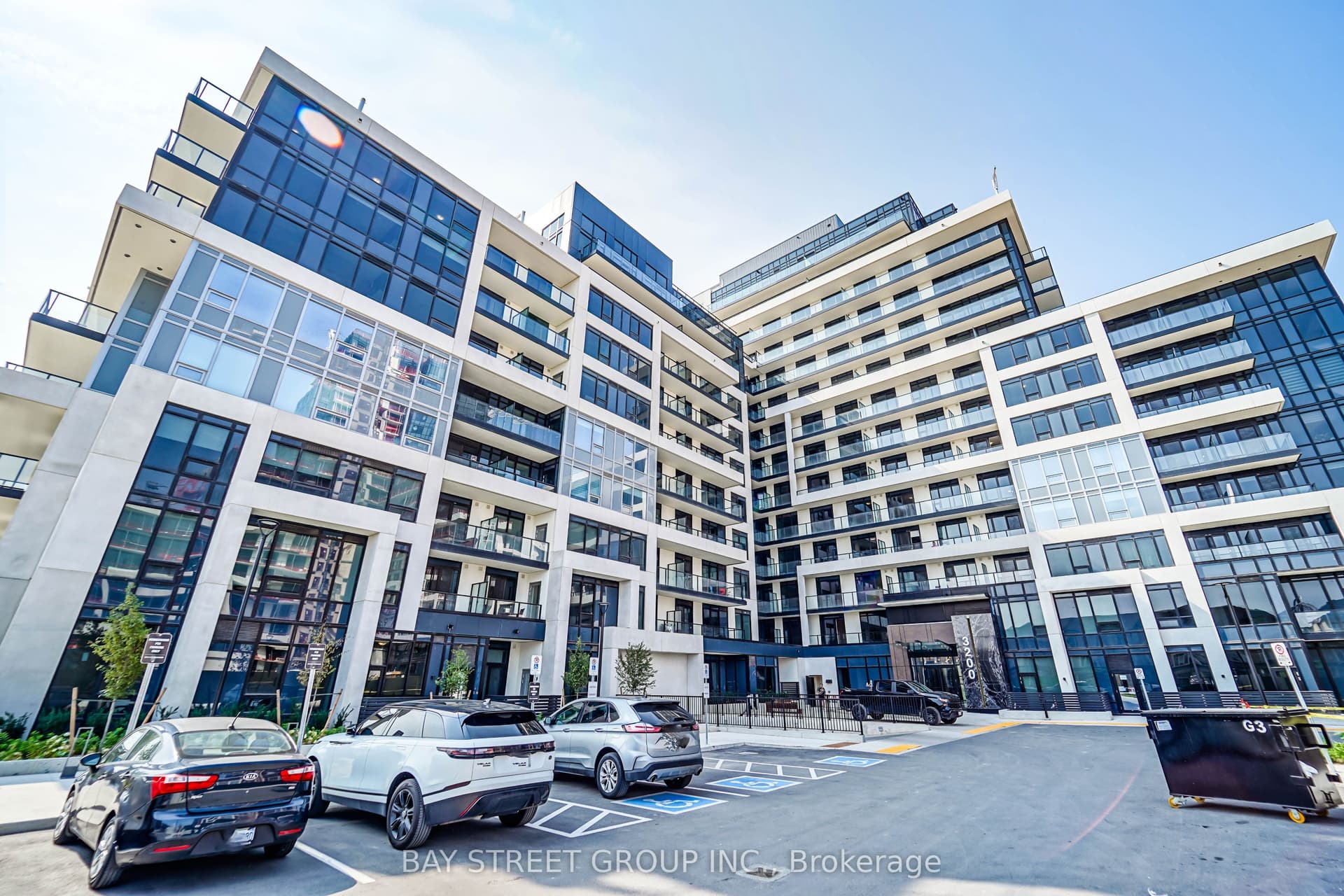 William Coltson Avenue 717, Oakville, ON L6H 7W6