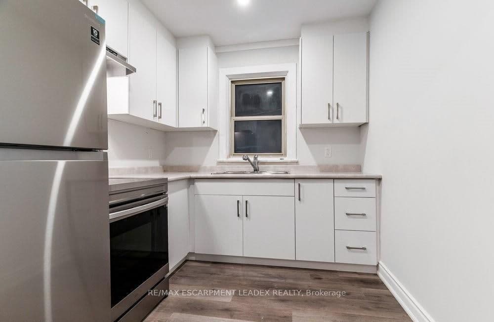 Upper James Street A, Hamilton, ON L9C 2Y8