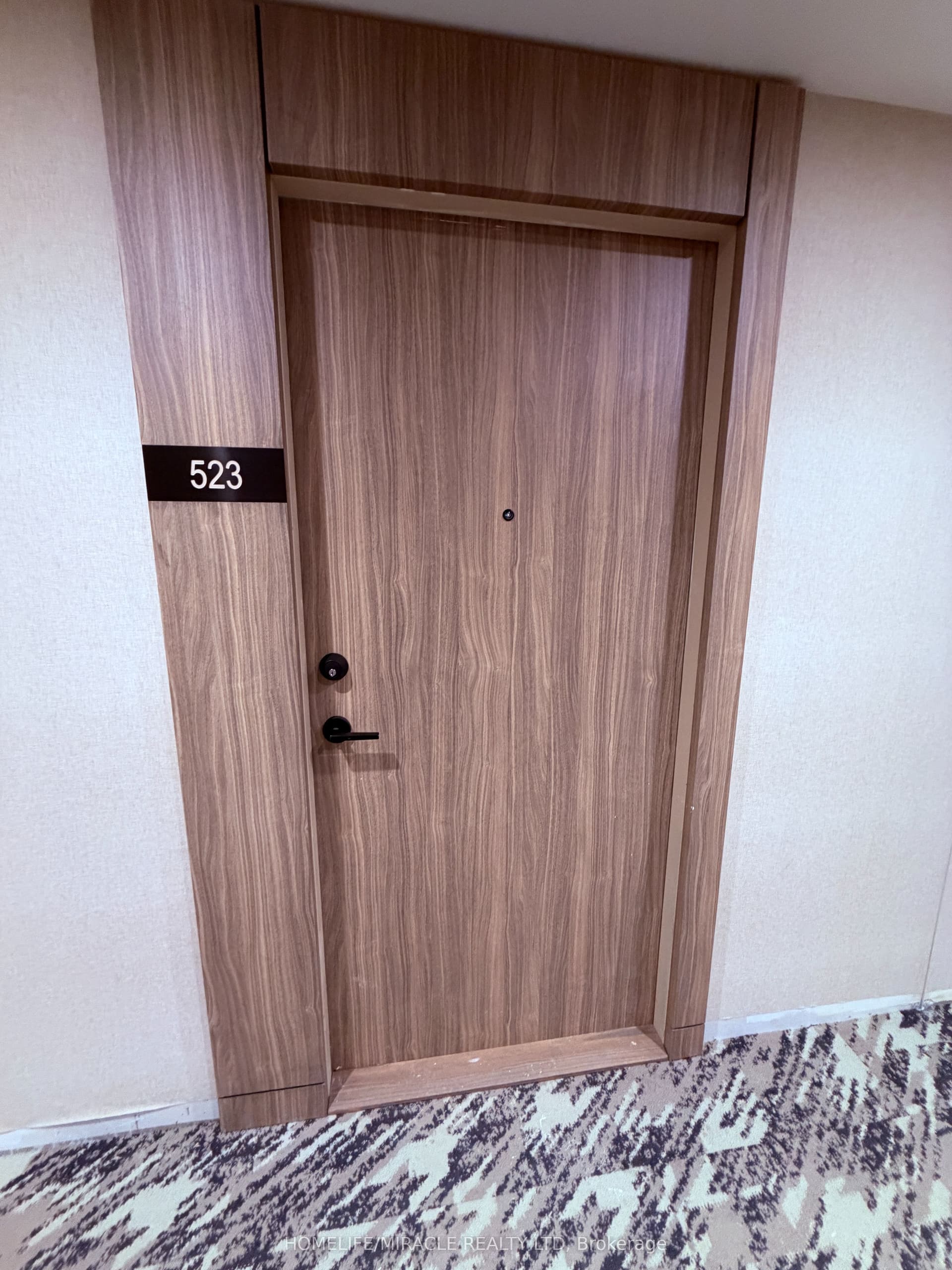 Lakeshore Road E 523, Mississauga, ON L5E 1G6