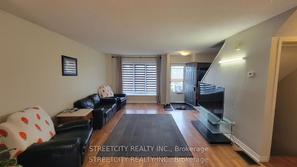 Deveron Crescent 108, London South, ON N5Z 4X7