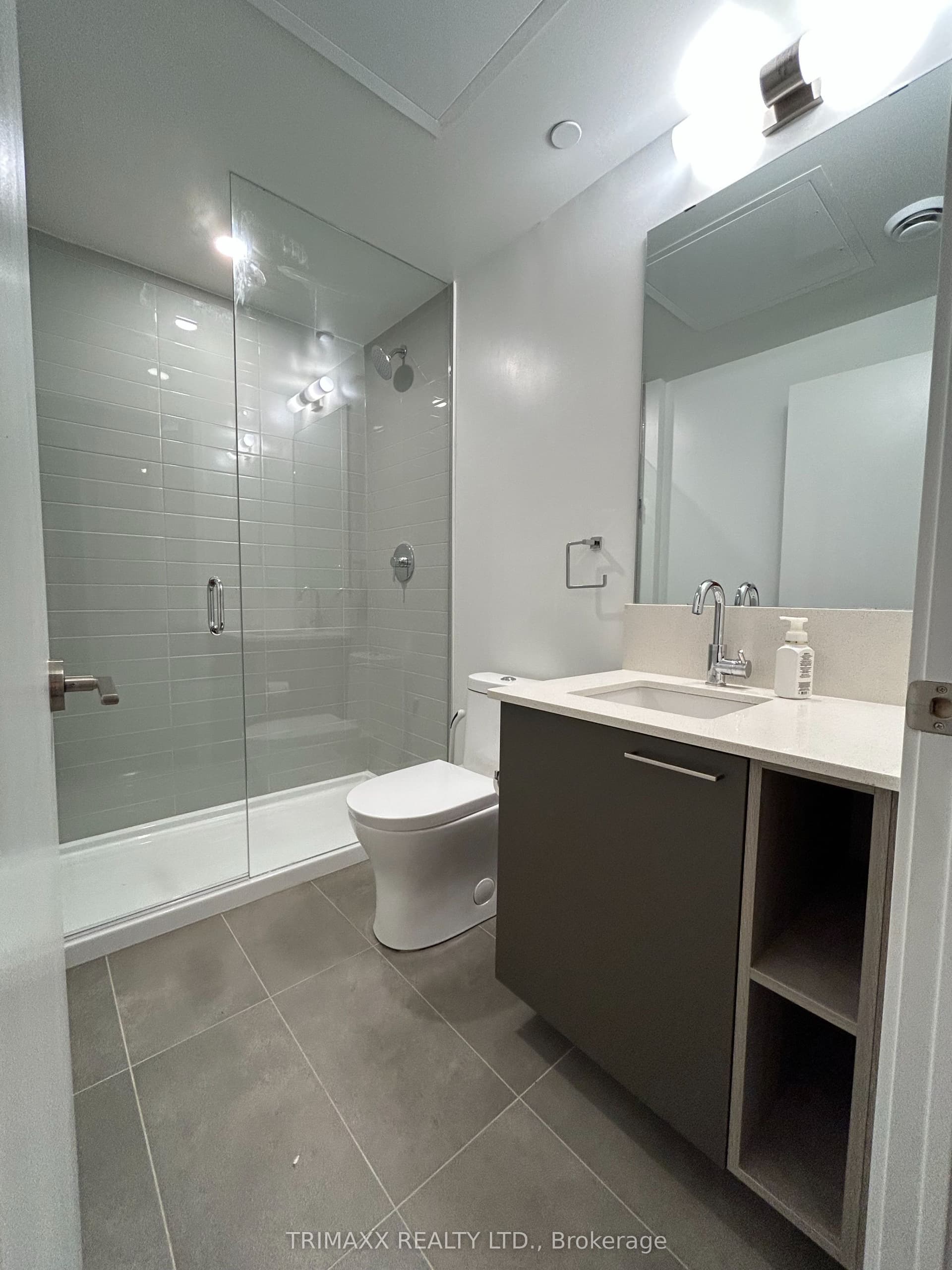 Pine Glen Road 311, Oakville, ON L6M 5P5