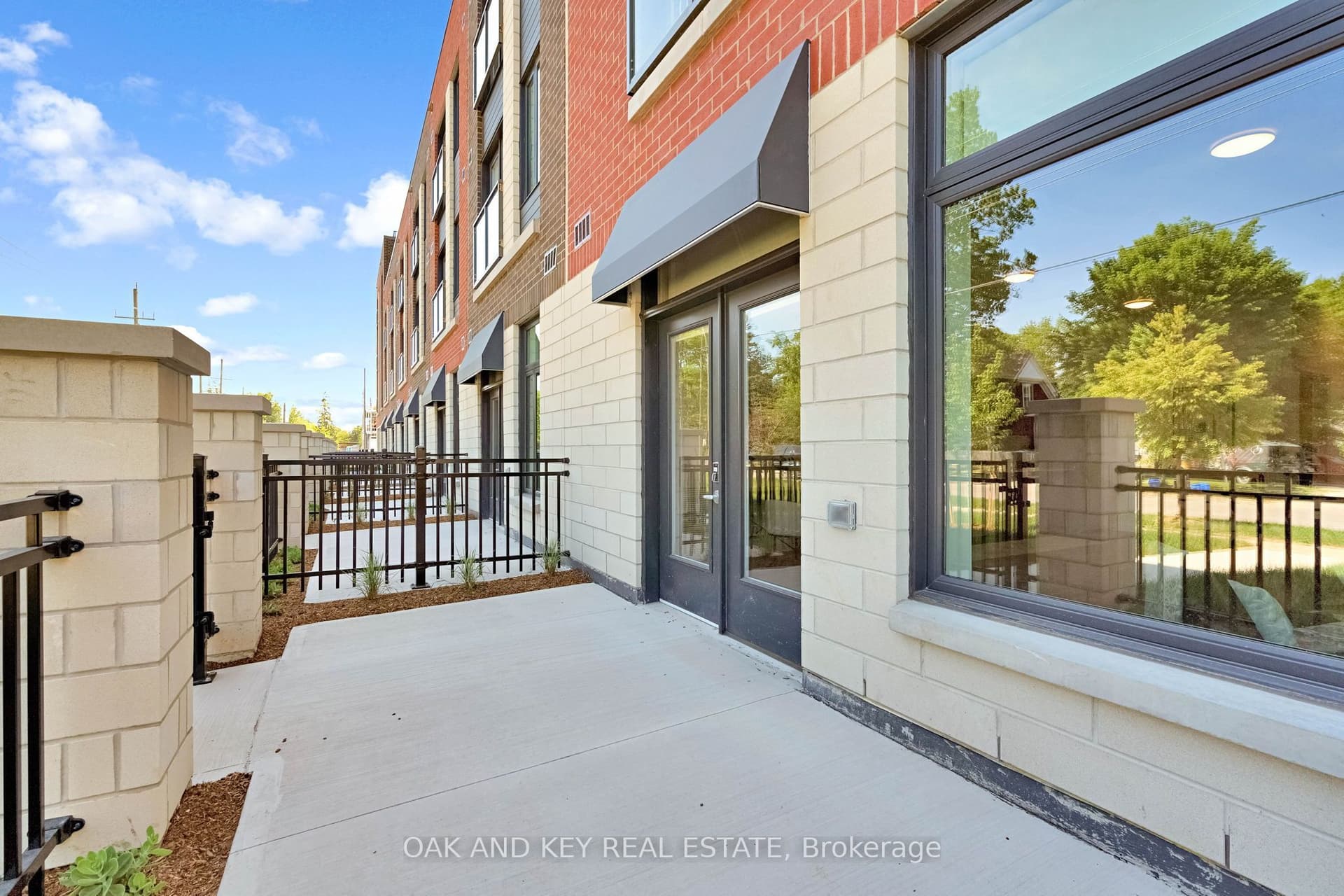 Hill Street 410, London East, ON N6B 1E4