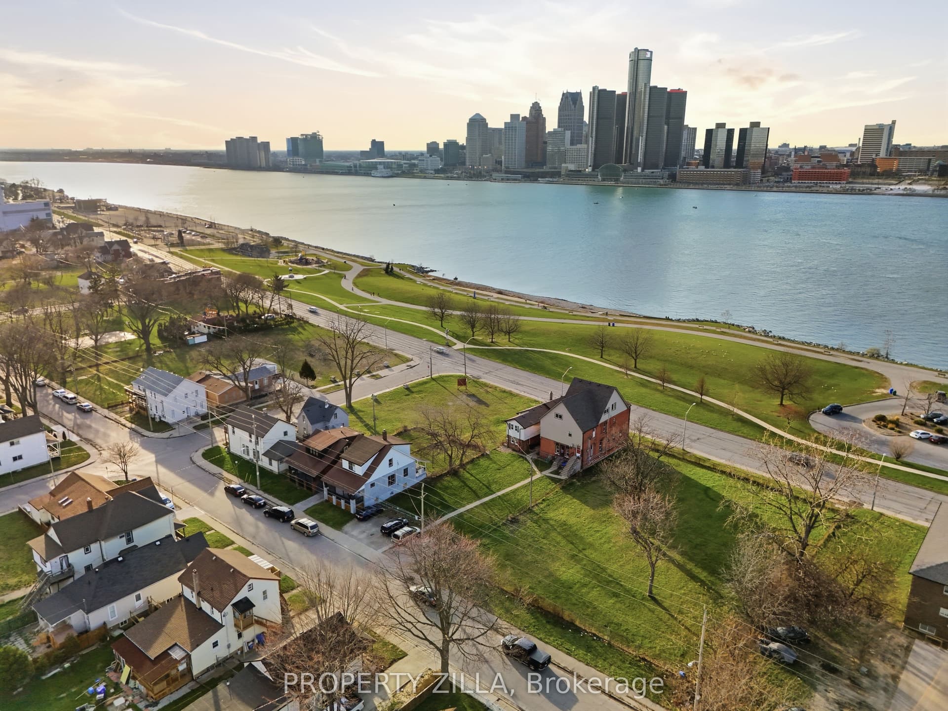 RIVERSIDE Drive E, Windsor, ON N9A 2T4