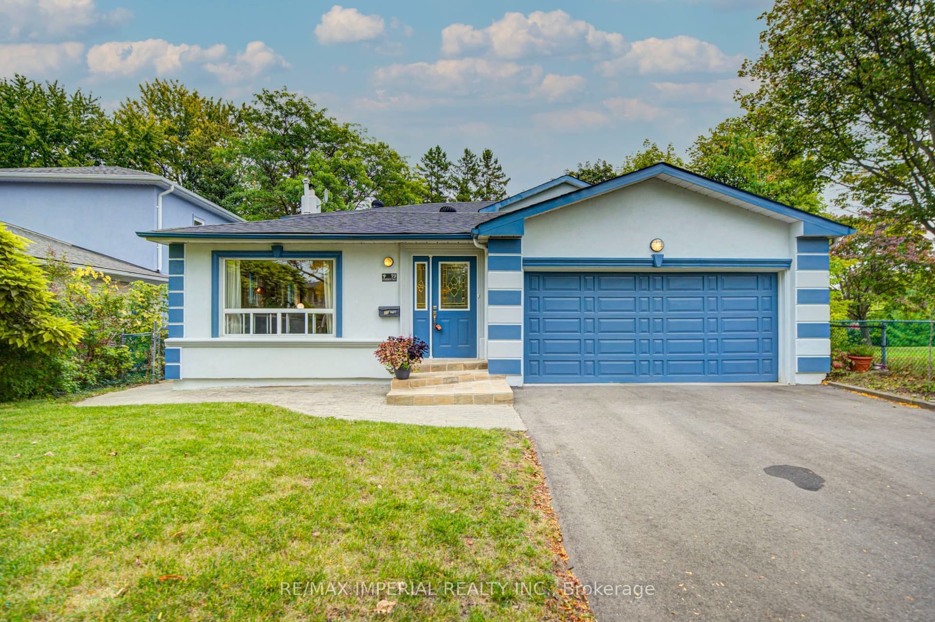Penwick Crescent, Richmond Hill, ON L4C 5B3